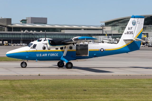 De Havilland Canada Twin Otter (8223835) - CONGO63 taxiing in down Juliet. 
