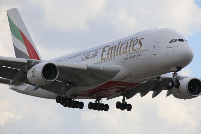 Airbus A380-800 (A6-EEO)