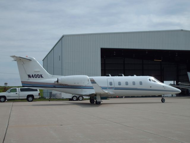 Learjet 55 (N40DK)