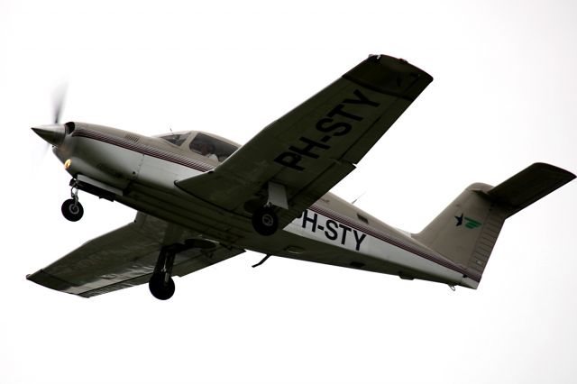 Piper Arrow 4 (PH-STY)