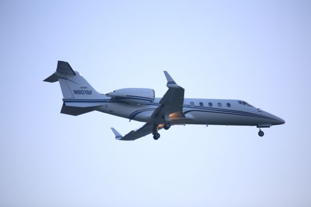 Learjet 60 (N801SF)