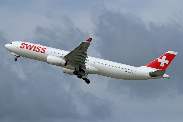 Airbus A330-300 (HB-JHL)