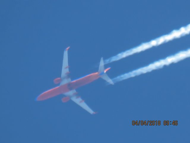 Boeing 737-800 (N8615E)