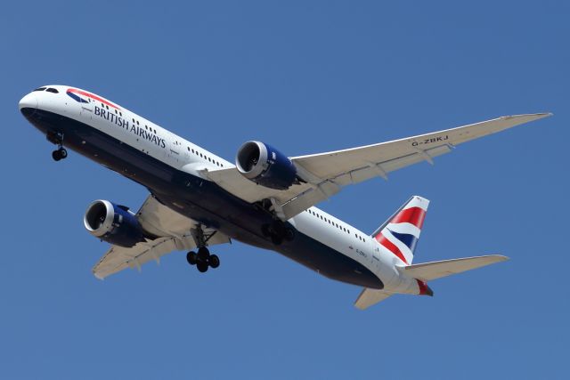 Boeing 787-9 Dreamliner (G-ZBKJ) - 19/06/2021: Flight from London (LHR), on final to runway 30.