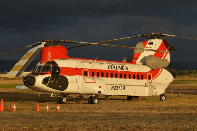 Boeing CH-47 Chinook (N237CH) - ADELAIDE AIRPORT, SATURDAY, MAY 7, 2022.