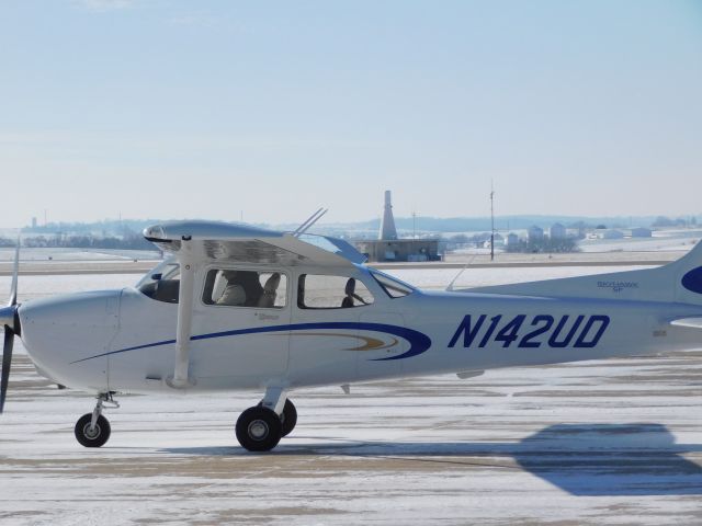 Cessna Skyhawk (N142UD) - A clear day in January meant a busy day of flying for University of Dubuque Aviation students.  In this case a near empty ramp was a good thing!!!  N142UD returns to the ramp after a flight.