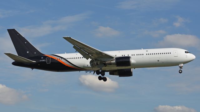 BOEING 767-300 (G-POWD)