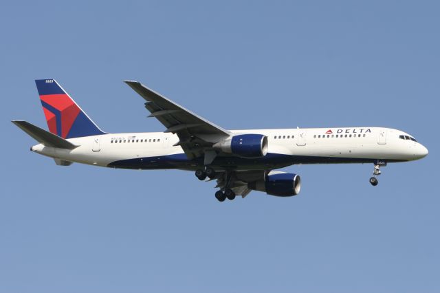 Boeing 757-200 (N523US) - June 25, 2010 - approached Detroit