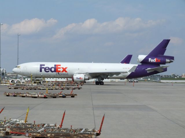 Boeing MD-11 (N572FE)