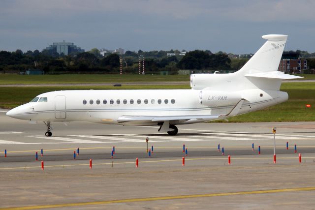 Dassault Falcon 7X (LX-VAM) - Global Jet Luxembourg Falcon 7X lining up to depart rwy 25 on 20-Aug-24 heading for LBG as SVW78AM.