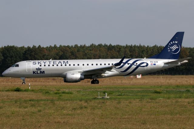 Embraer ERJ-190 (PH-EZX)