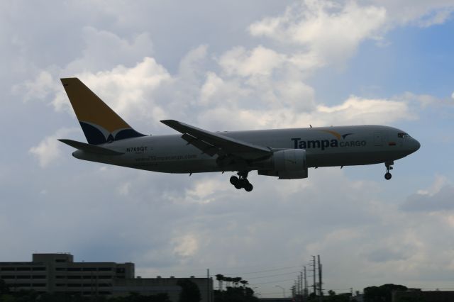 BOEING 767-200 (N769QT)