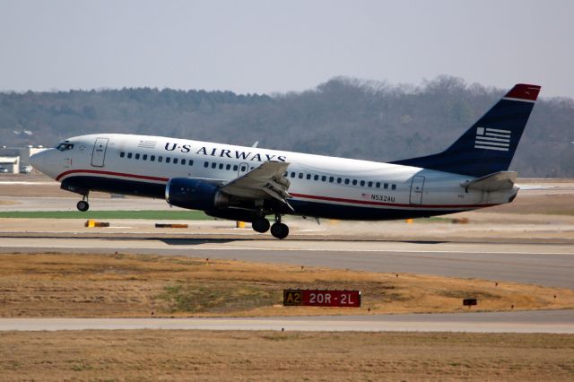 Boeing 737-700 (N532AU) - Tiptoeing into Nashville on Feb. 17, 2012