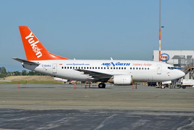 Boeing 737-500 (C-GANJ)