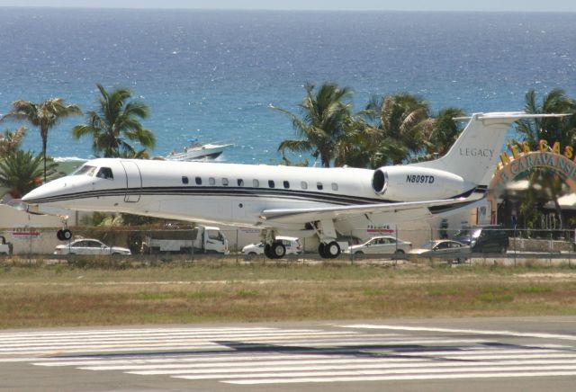 Embraer ERJ-135 (N809TD)