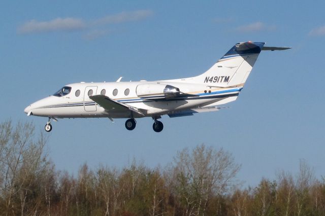 Beechcraft Beechjet (N491TM) - Perfect landing under difficult wind conditions.