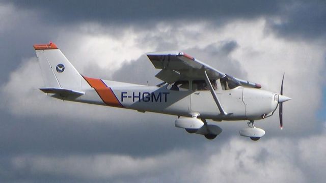 Cessna Skyhawk (F-HGMT)