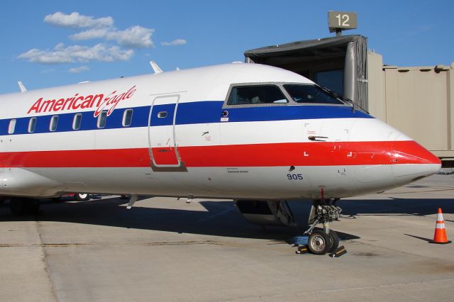 Canadair Regional Jet CRJ-200 (N905EV)