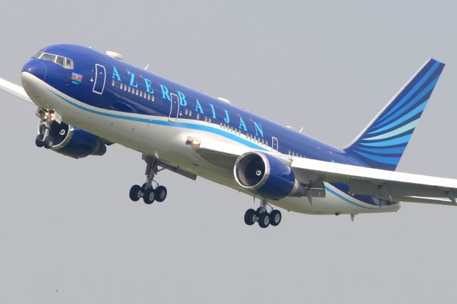 BOEING 767-300 (4K-AI01)