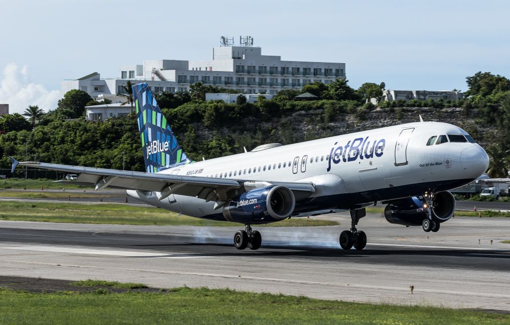 Airbus A320 (N510JB)