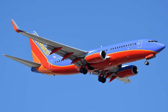 Boeing 737-700 (N738CB) - Southwest Boeing 737-7H4 N738CB at Phoenix Sky Harbor on January 26, 2016.