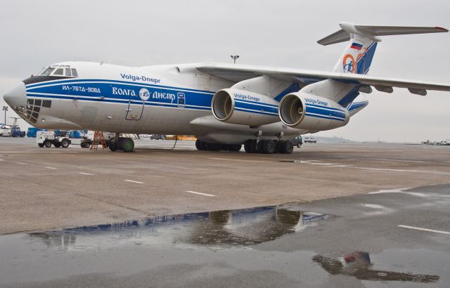 Ilyushin Il-76 (RA-76952) - Heavy Lift specialist Volga Dnepr sitting pretty in the rain @ KBOS Logan Airport on FlightAware.Com !