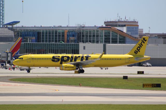 Airbus A321 (N682NK) - Plane Type: 2017 Airbus A321-231br /Route: MCO-CLTbr /Airline: Spirit Airlines br /Livery: Bare Fare Liverybr /Registration: N682NKbr /Owned By: Spirit Airlines INCbr /Runway: 36R