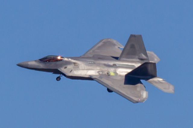 Lockheed F-22 Raptor —