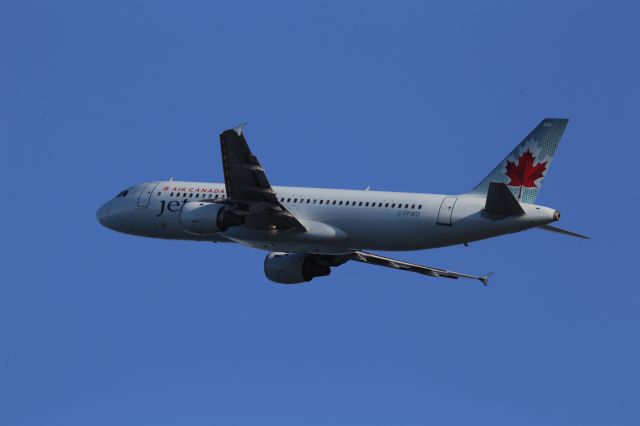 Airbus A320 (C-FPWD)