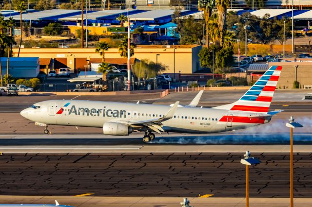 Boeing 737-800 (N936NN) - American Airlines 737-800 landing at PHX on 12/17/22. Taken with a Canon R7 and Tamron 70-200 G2 lens.