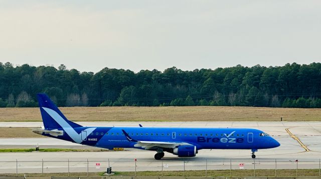 EMBRAER 195 (N140BZ)