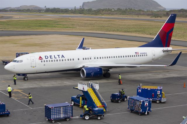 Boeing 737-800 (N388DA) - TOWER VIEW