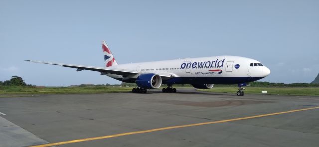Boeing 777-200 (G-YMMF)