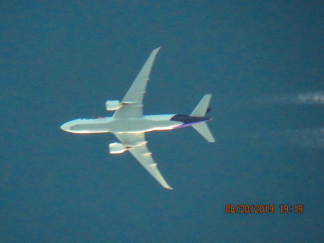 BOEING 777-200LR (N894FD)