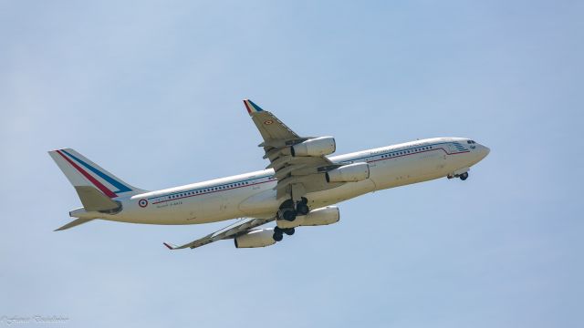 Airbus A340-200 (F-RAJA)