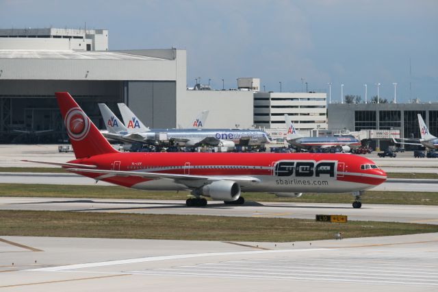 BOEING 767-300 (YL-LCY)