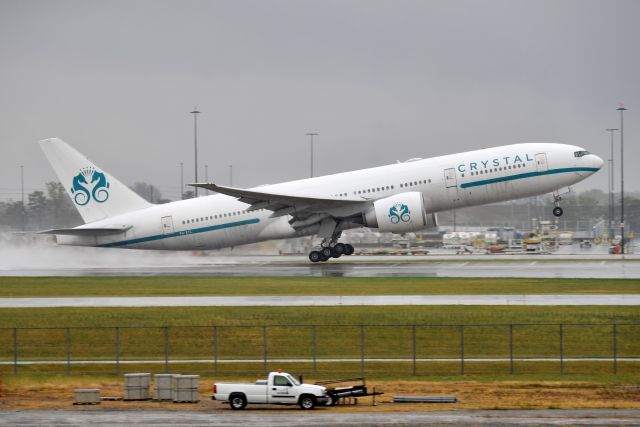 BOEING 777-200LR (P4-XTL) - In the rain!