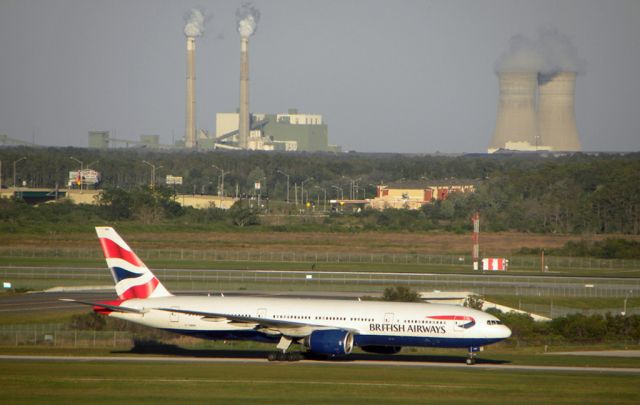 Boeing 777-200 (G-YMMA)