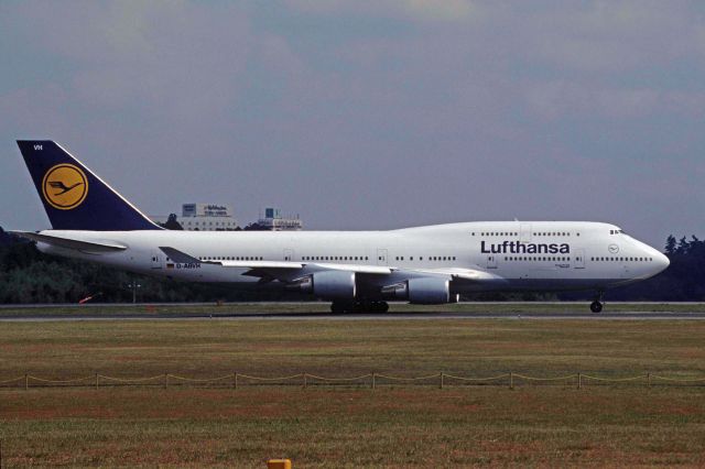 Boeing 747-400 (D-ABVH) - Departure at Narita Intl Airport Rwy16R on 1995/09/22