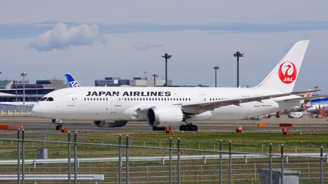 Boeing 787-8 (JA832J)