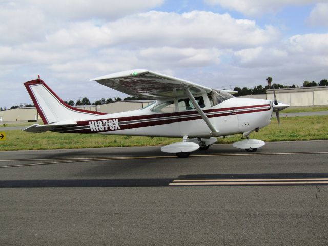 Cessna Skylane (N1876X) - Taxiing at Fullerton