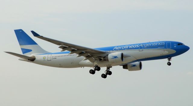 Airbus A330-200 (LV-FNK)