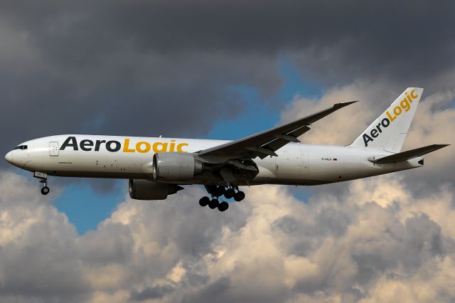 Boeing 777-200 (D-AALH) - cloudy sky with a little bit blue