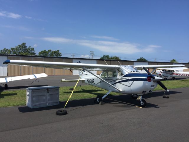 Cessna Skyhawk (N1474E) - KISP