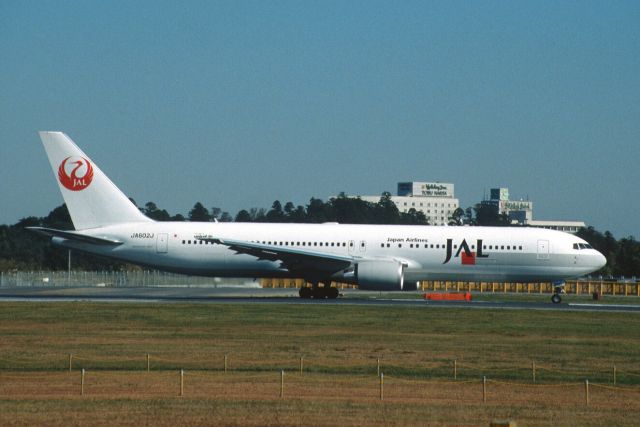 BOEING 767-300 (JA602J) - Departure at Narita Intl Airport Rwy16R on 2002/10/28