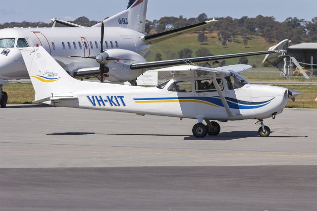 Cessna Skyhawk (VH-KIT) - Geelong Aviation (VH-KIT) Cessna 172SP Skyhawk taxiing at Wagga Wagga Airport.