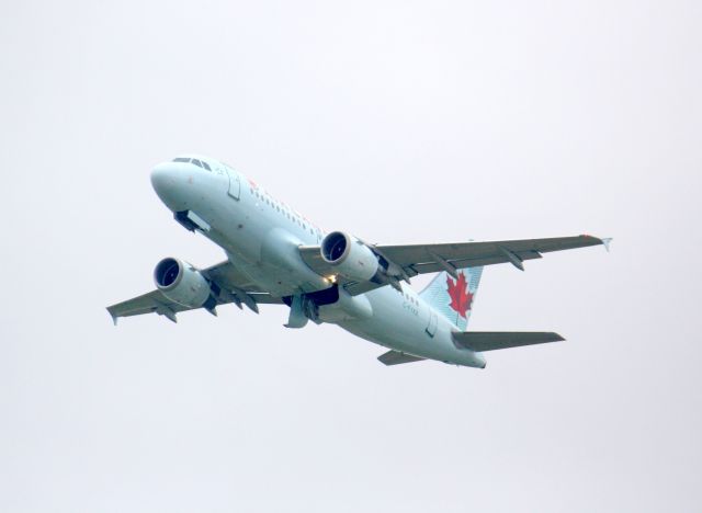 Airbus A319 (C-FYKR) - taking off from CYYZ Sept01,2013