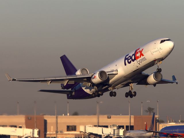 Boeing MD-11 (N582FE)