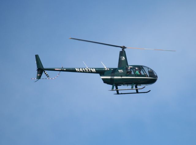 Robinson R-44 (N4137M)