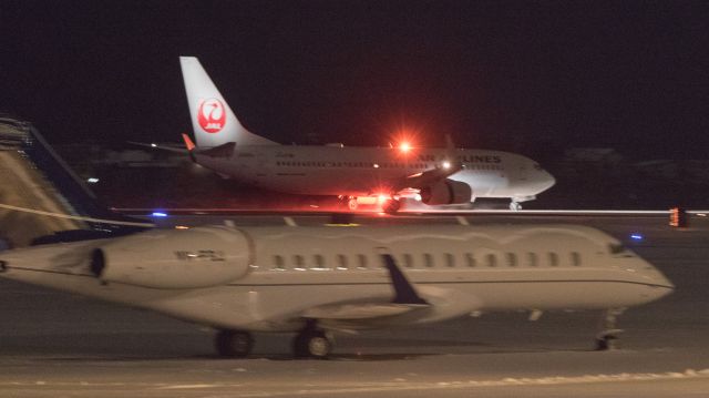 Boeing 737-800 (JA306J) - Japan Airlines / Boeing 737-846br /Jan.11.2016 Hakodate Airport [HKD/RJCH] JAPAN